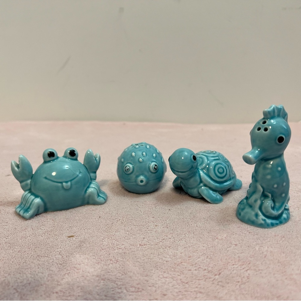 No Brand Ceramic Under Sea Teal Creatures Salt and Pepper Shakers